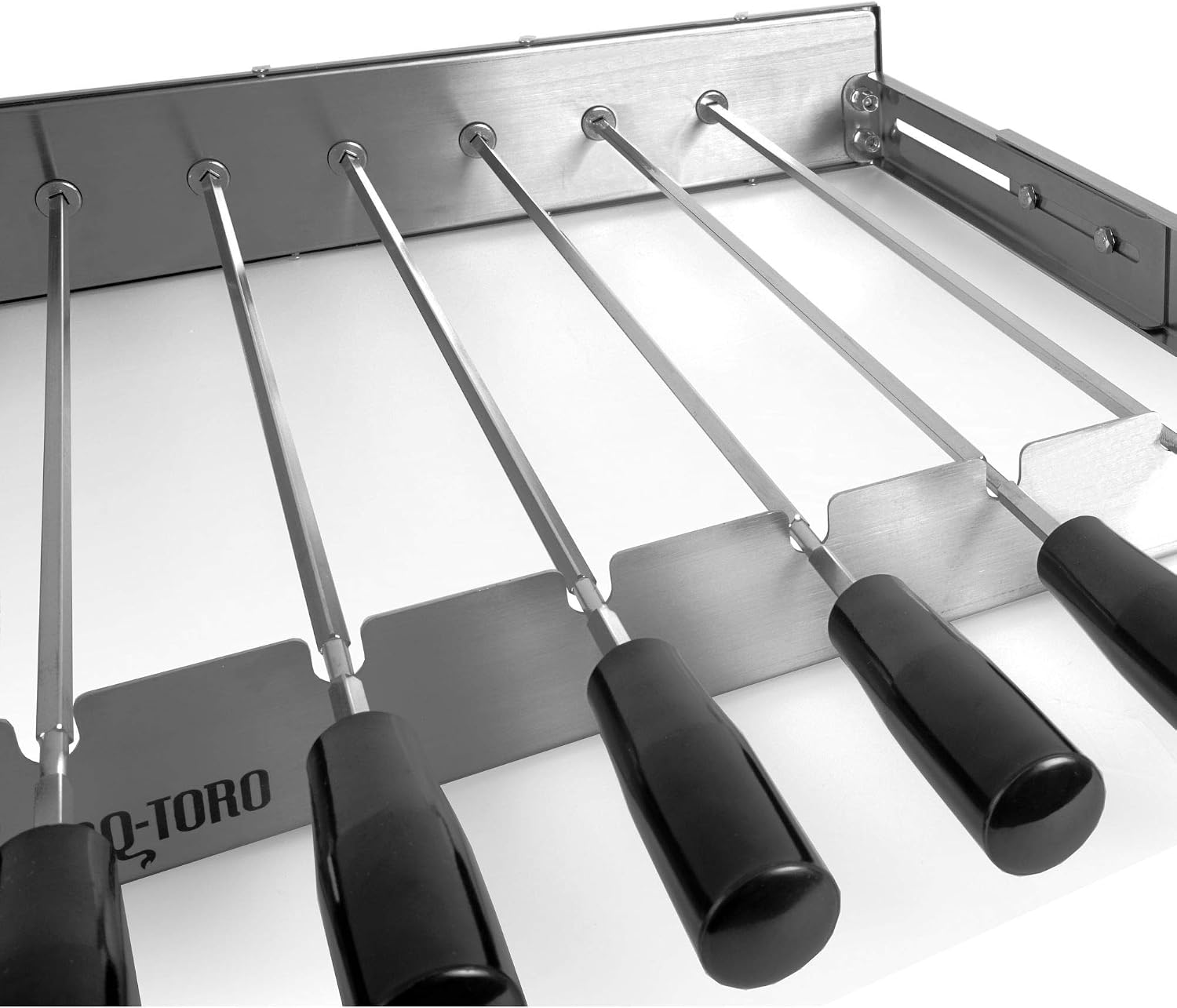 BBQ-Toro elektrischer Spiessdreher | Edelstahl Drehspiess Aufsatz mit 10 Spießen und Motor | größenverstellbar (B) 58 x (T) 26-40 cm | mit Netzstecker und USB | Mangal Schaschlik 3 BBQ-Toro elektrischer Spiessdreher | Edelstahl Drehspiess Aufsatz mit 10 Spießen und Motor | größenverstellbar (B) 58 x (T) 26-40 cm | mit Netzstecker und USB | Mangal Schaschlik – Bild 3