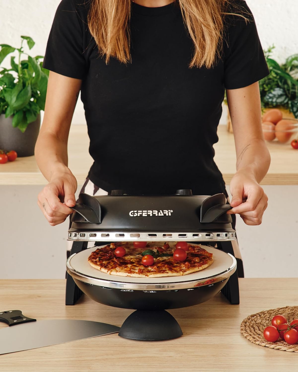 G3 Ferrari G10006 Pizza Äußern Vergnügen, Ofen Pizza, 1200 W, 400°C, Felsen Feuerfest (durchmesser 31 cm), Timer 5', Kochbuch inbegriffen, Schwarz, 33.5 x 20 x 35 (L x H x P) cm 2 G3 Ferrari G10006 Pizza Äußern Vergnügen, Ofen Pizza, 1200 W, 400°C, Felsen Feuerfest (durchmesser 31 cm), Timer 5', Kochbuch inbegriffen, Schwarz, 33.5 x 20 x 35 (L x H x P) cm – Bild 2