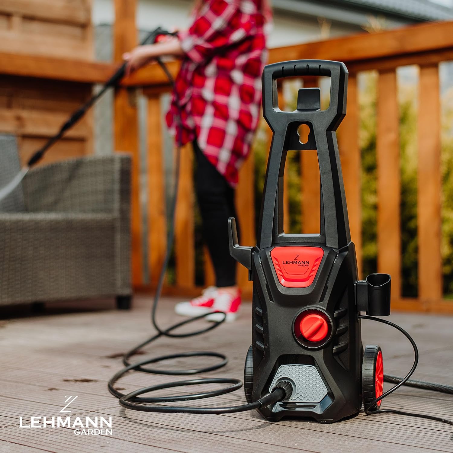 LEHMANN Jukon Hochdruckreiniger, 1600 W, 480 l/h Fördermenge, mit 5m Hochdruckschlauch, Pistole, Lanzen und eine Schaumlanze, Flächenreiniger mit 130 bar Druck für Haus, Garten und Auto 2 LEHMANN Jukon Hochdruckreiniger, 1600 W, 480 l/h Fördermenge, mit 5m Hochdruckschlauch, Pistole, Lanzen und eine Schaumlanze, Flächenreiniger mit 130 bar Druck für Haus, Garten und Auto – Bild 2